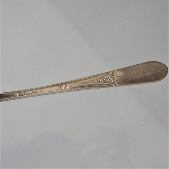 Wm Rogers IS Devonshire Aka Mary Lou 1938 Pattern Salad Fork Vintage Silverplate - Picture 11 of 11